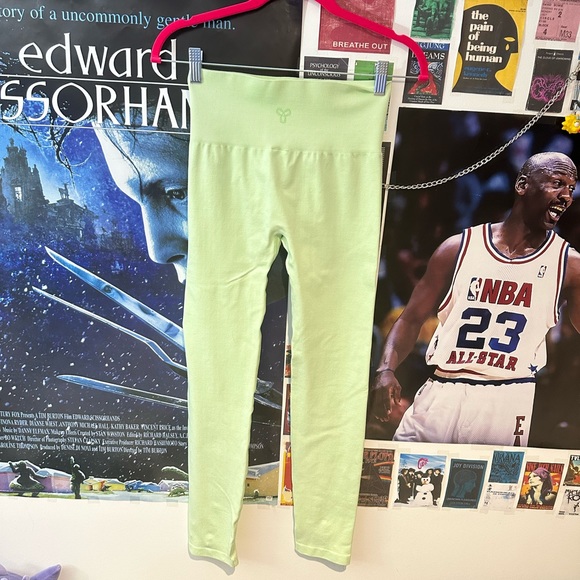 TNA ARTIZIA full length pastel lime leggings. size medium. lightly worn. - Picture 4 of 6